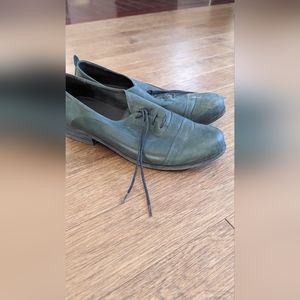 Bueno size 41 green leather loafers